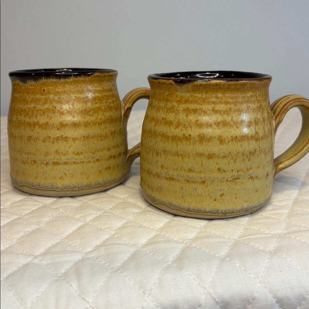 Handcrafted Stonebridge
Stoneware Pottery Mugs The Canada Goose & The Mallard - Picture 8 of 9